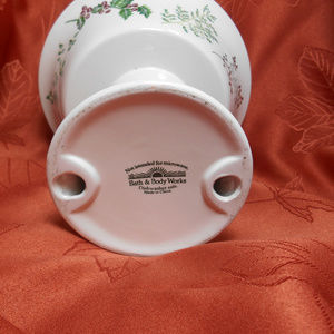 Bath & Body Works Holiday - Bath and Body Works Holiday pedestal Candle Holder Bath & Body Works Holiday - Bath and Body Works Holiday pedestal Candle Holder